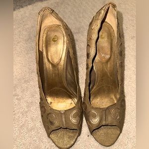 House of Dereon gold heel stilettos